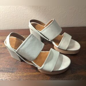 COCLICO Cream and Tan Sandals